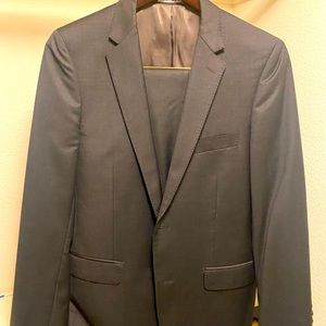 DKNY Mens Modern fit suit